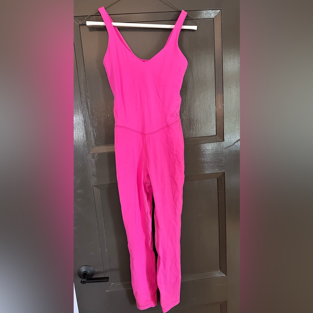 Lululemon Align Bodysuit 25"
Size 4
Pink
Worn ONE time